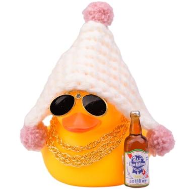 Imagem de MuMyer Decoração de Natal de patos de borracha para painel de carro, lindo pato de borracha de inverno para enfeite de carro com chapéu de malha, óculos de sol, colar, 7,6 cm