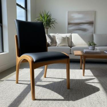 Imagem de Cadeira Aura Estofada Estrutura Em Madeira Maciça material sintético P