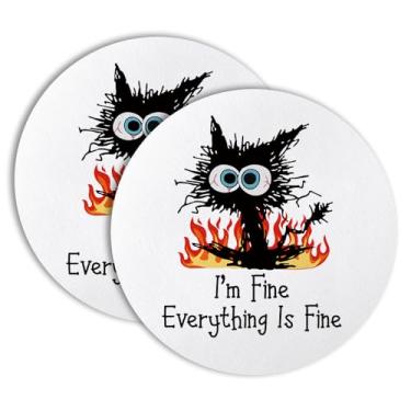 Imagem de Vgrti It's Fine I'm Fine Conjunto de 2 porta-copos para copos, tapetes de café pretos engraçados para decoração de mesa de escritório, presentes para amantes de gatos, humor, sarcástico, trabalho