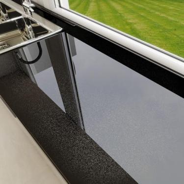 Imagem de Amiya Papel de parede preto brilhante para contato com papel de parede autoadesivo para bancadas, móveis, armários, impermeável, removível, fácil de aplicar, envoltório de vinil decorativo 60 cm x