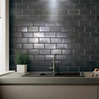 Imagem de Azulejo de mármore Backsplash para metrô de 5 folhas, azulejos autoadesivos de pedra natural preta de 30 cm x 30 cm, suporte para cozinha, banheiro, lareira