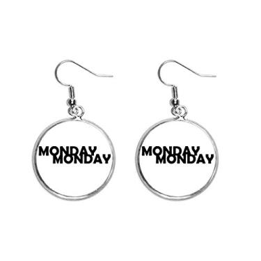 Imagem de Brincos femininos elegantes de prata pendentes com orelhas de Monday