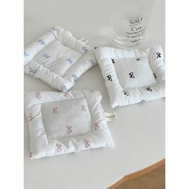Imagem de Jogo americano fofo com laço (espesso) – Tapete de mesa e mesa de jantar, suporte de panela resistente ao calor com estampa de fita doce, decoração de quarto kawaii para meninas (multicolorida)