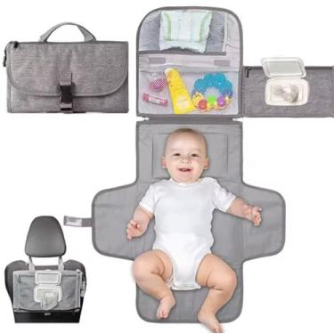 Imagem de 2 em 1 Trocador de Fraldas Portátil, Bolsa Trocador Portátil Dobrável Reutilizável Bebê Menina/Menino recém-nascidos – trocar bebê com bolso inteligente Dobrável Com Porta Fralda e Lenço – Kit troca de viagem impermeável (Cinza)