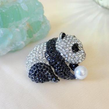 Imagem de Broche Panda com Strass e Pérola - Pistache Acessórios