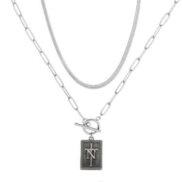 Imagem de MANZHEN Conjunto de colar de cruz com inicial em camadas, corrente de cobra prata com pingente de letra quadrada, gargantilha feminina com fecho de botão, 18 Inches, Metal, Sem Pedra Preciosa
