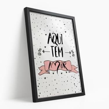 Imagem de Quadro Decorativo Aqui Tem Amor Com Moldura Frase Carinho Família Aconchego Delicado Fofo Romântico Quarto Casal Feminino Rosa Preto Branco