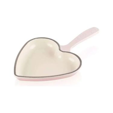 Imagem de FRIGIDEIRA SKILLET LE CREUSET FORMATO CORAÇÃO EM FERRO FUNDIDO 26CM SHELL PINK 20400267774460