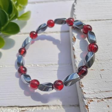 Imagem de Pulseiras para mulheres e homens rubi granada magnetita pedra natural feita à mão com contas de cristal elástico de cura boa sorte luxo energia positiva joia charrm presente moderno criativo, Medium