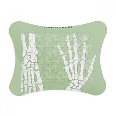 Imagem de Moldura de esqueleto humano, mão e pé, enfeite de quebra-cabeça