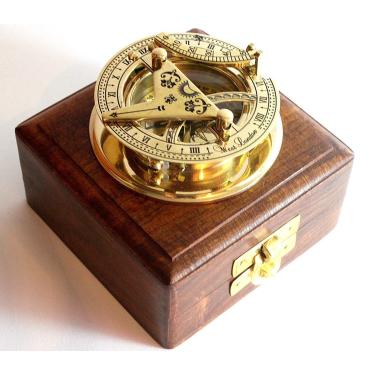 Imagem de Bússola de bronze Sundial – mostrador solar de bolso de latão sólido – West London com caixa de madeira