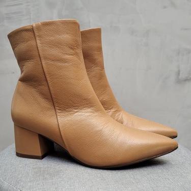 Imagem de Bota Feminina Couro Paloma Cano Médio Bico Fino - Hola, Caramelo, 37