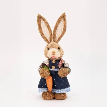 Imagem de Coelha de Páscoa em Palha Coelhinha Segurando Cenoura 35cm
