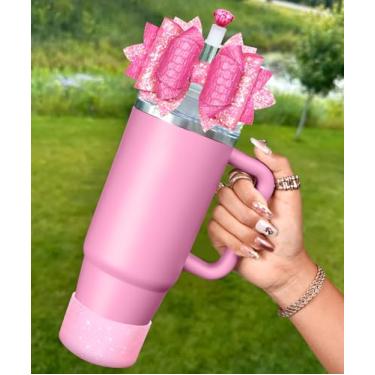 Imagem de Toykee Bota de copo com capa de canudo para Stanley 40 850 g - Lindo enfeite de palha com laço rosa e tampas de diamante com protetor inferior, conjuntos de 3 peças para acessórios de copo