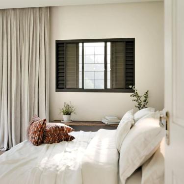 Imagem de Janela de Aço Veneziana 6 Folhas com Grade Quadrada e Fecho Embutido Preto