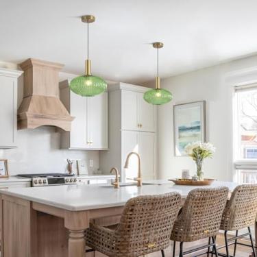 Imagem de Lustre pendente de vidro verde, pequeno e moderno, com cúpula de vidro canelado, estilo meados do século XX, ajustável, ideal para ilha de cozinha, sala de jantar, quarto e corredor.