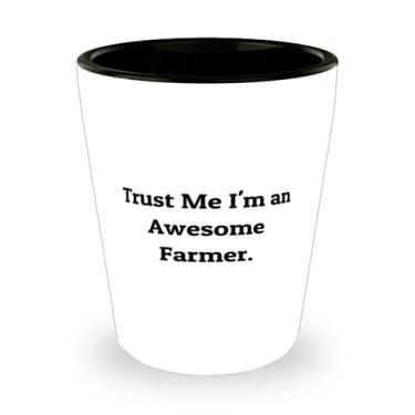 Imagem de Trust Me I'm an Awesome Farmer. Copo de shot para fazendeiro, para fazendeiro