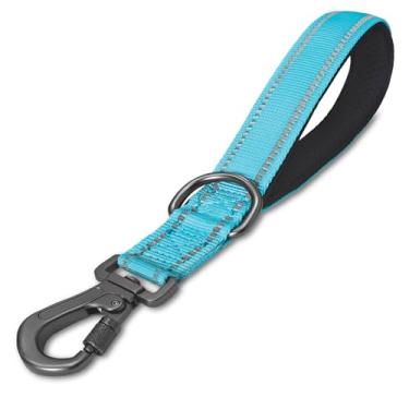 Imagem de SAEGYPET Coleira curta de treinamento para cães de 30 cm com alça acolchoada para cães grandes, guia para cães com clipe de mosquetão de trava, coleira de treinamento forte (azul, 30,5 cm)