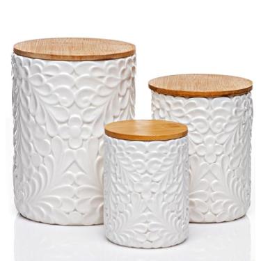 Imagem de Conjunto de 3 recipientes de cozinha com design gravado com 2,097 g, 1,020 g e 510,3 g - potes brancos de armazenamento para bancada com tampas herméticas de bambu - Recipiente grande de farinha, chá