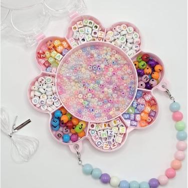 Imagem de Kit de Miçangas Pingentes Letras Coloridas Para Montar Pulseiras Com Estojo de Flor