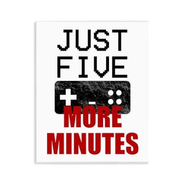 Imagem de Stupell Industries Five More Minutes Gamer Wall Plaque Art, design por Kim Allen, 14 x 11