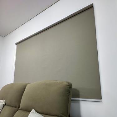 Imagem de Persiana Rolo Blackout 100% Impermeável - Cortina para Janela com Bloqueio Total de Luz, Anti-Ruído e Privacidade, Ideal para Quarto, Sala e Escritório - Easy Install (Bege)