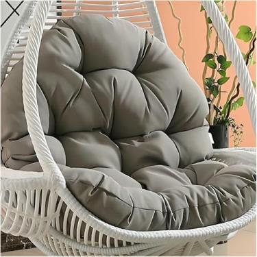 Imagem de Almofada de substituição para cadeira suspensa tipo "ovo", com botões grossos e capitonê, ideal para balanço externo, rede ou cadeira suspensa em varandas e terraços.
