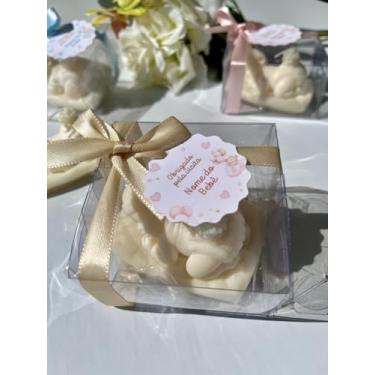 Imagem de Vela Perfumada Bebê Lembrancinha Nascimento Maternidade Personalizável (Laço e Tag Bege Nude)