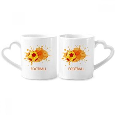 Imagem de Conjunto de canecas de porcelana para casal esportivo de futebol laranja coração com alça de coração