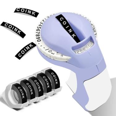 Imagem de YUECOLOUR Máquina de fazer etiquetas em relevo com fitas, mini gravadora de etiquetas com 5 rolos pretos de fitas de etiqueta em relevo para casa, escritório, faça você mesmo e artesanato (roxo)