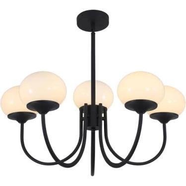 Imagem de Lustre Sputnik moderno de 5 luzes, preto, estilo meados do século, com detalhes em latão escovado e globos de vidro leitoso, ideal para sala de jantar, ilha de cozinha e sala de estar.