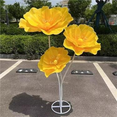 Imagem de Flores artificiais gigantes para decoração - adereços de flores enormes com base em pé para festas de jardim ao ar livre, vitrines de lojas e decoração de casa
