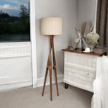 Imagem de Luminária de Chão em Madeira com Cúpula - Decoração Elegante - D+MOB, 