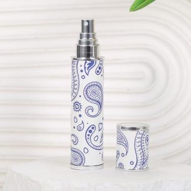 Imagem de Frasco de perfume de viagem de porcelana azul e branca de 10 ml, mini atomizador de couro recarregável, frasco interno de vidro à prova de vazamento, frasco de spray de névoa fina portátil para