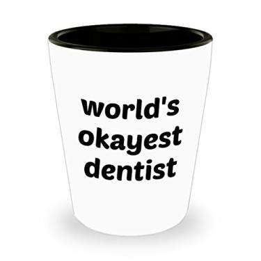 Imagem de Worlds Okayest Dentist Shot Glasses – Novidade, aniversário, Natal, aniversário, aniversário de casamento, presente