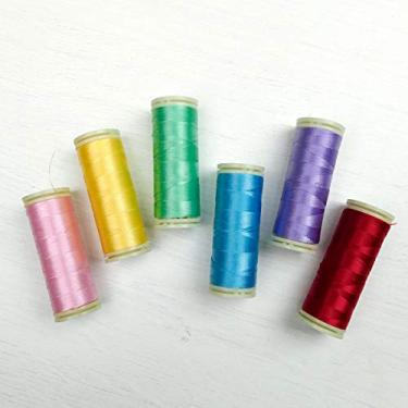 Imagem de WonderFil Sue Daley Designs Linhas Especializadas Brilhantes, 6 x 273 m, carretel de 2 camadas 80wt Algodão Macio Poliéster Seda, Costura Fina Inglesa Petisco de Papel EPP Aplique de Costura Decobob