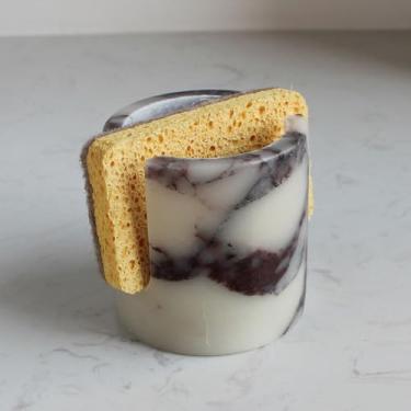 Imagem de Nawgnail Suporte de esponja travertino de mármore natural para balcão de cozinha, escorredor de secagem, suporte de esponja para organizador de pia - mármore de viola Calacatta