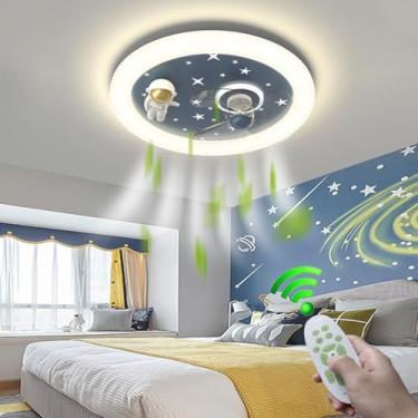 Imagem de Ventilador de teto com iluminação LED. Luminária de teto infantil criativa com desenho de astronauta, controle remoto, silenciosa, 6 velocidades de ventilação, dimerizável e com timer. Ideal