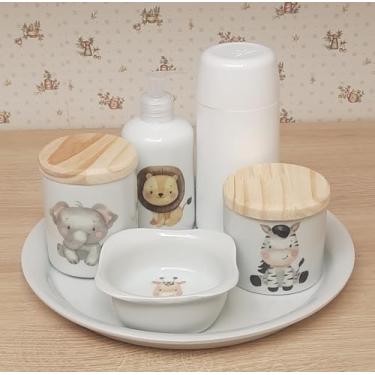 Imagem de Kit higiene bebê Safari 6 pçs - Bandeja Redonda, potes, porta álcool e molhadeira - Peças Porcelana Tampas Pinus