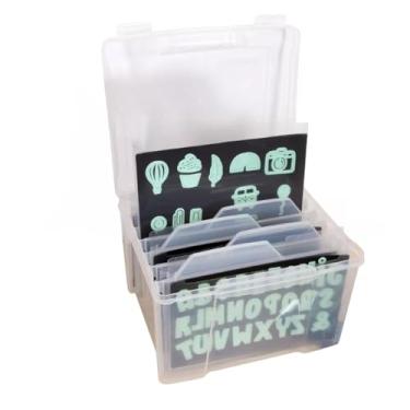 Imagem de Craftelier - Caixa de armazenamento de moldes e carimbos | Inclui 6 divisórias, 7 envelopes e 7 folhas magnéticas | Tamanho aprox. 26,67 x 22,86 x 19,05 cm (10,5" x 9" x 7,5") - Cor transparente