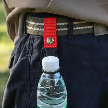 Imagem de 2 peças de mosquetão para garrafa de água, chaveiro portátil, clipe de garrafa de água mineral para entusiastas ao ar livre, para acampamento, caminhada, vermelho