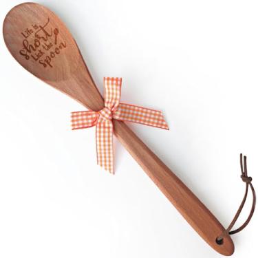 Imagem de PZJIEAN Colher Grande De Madeira Gravada "Life Is Short Lick The Spoon" 12 Polegadas, Novidade Para Cozinhar, Mexer, Cabo Longo Chefs, Amigos, Pais, Mães, Presente Chá Cozinha Casa Nova