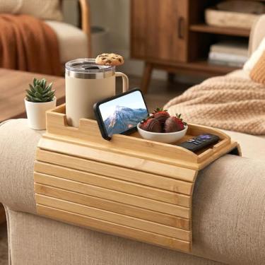 Imagem de Bandeja de apoio de braço de sofá de bambu para mesa de braço de sofá dobrável com base antiderrapante para bebidas, celular, TV, lanche