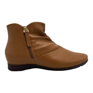 Imagem de Bota Comfortflex Feminina Cano Curto Salto Baixo Marrom Franzido 91302-Feminino