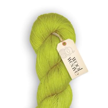 Imagem de Woolweave Fio de peso para dedilhados - fios de meia tingidos à mão, 75% lã de merino extrafina e 25% poliamida, 100 g de novelo, 438 jardas - fio amarelo leve, macio e durável