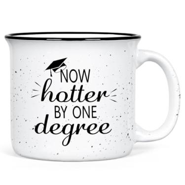 Imagem de YHRJWN Presentes de graduação, presentes de formatura para ela, caneca Now Hotter By One Degree, presente de pós-graduação de mestrado da faculdade, 425 g, branco