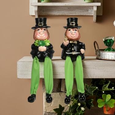 Imagem de SYNCVIBE Decorações de Dia de São Patrício, conjunto de 2 estatuetas de resina com pernas de tecido penduradas, decoração de mesa de São Patrício para bandeja em camadas, cornija, prateleira (duendes)