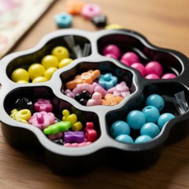 Imagem de Brinquedo Kit Miçangas Infantil Coloridas Com Letras Peixinhos Bolinhas Fio Para Criar Pulseiras