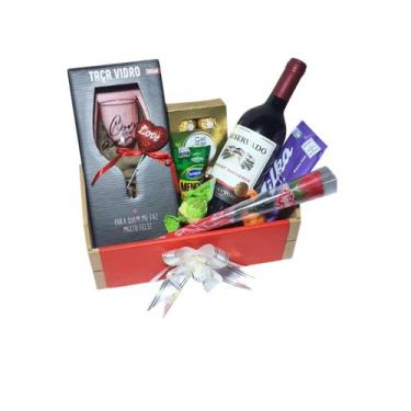 Imagem de Cesta Presente Namorados com Taça, Vinho, Flor e Chocolates Premium - 