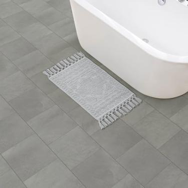 Imagem de French Connection - Tapete de banho Nellore, tapete de banheiro tecido e com contas, 100% algodão, decoração de banheiro premium, lavável na máquina, mede 43 x 71 cm, cinza claro
